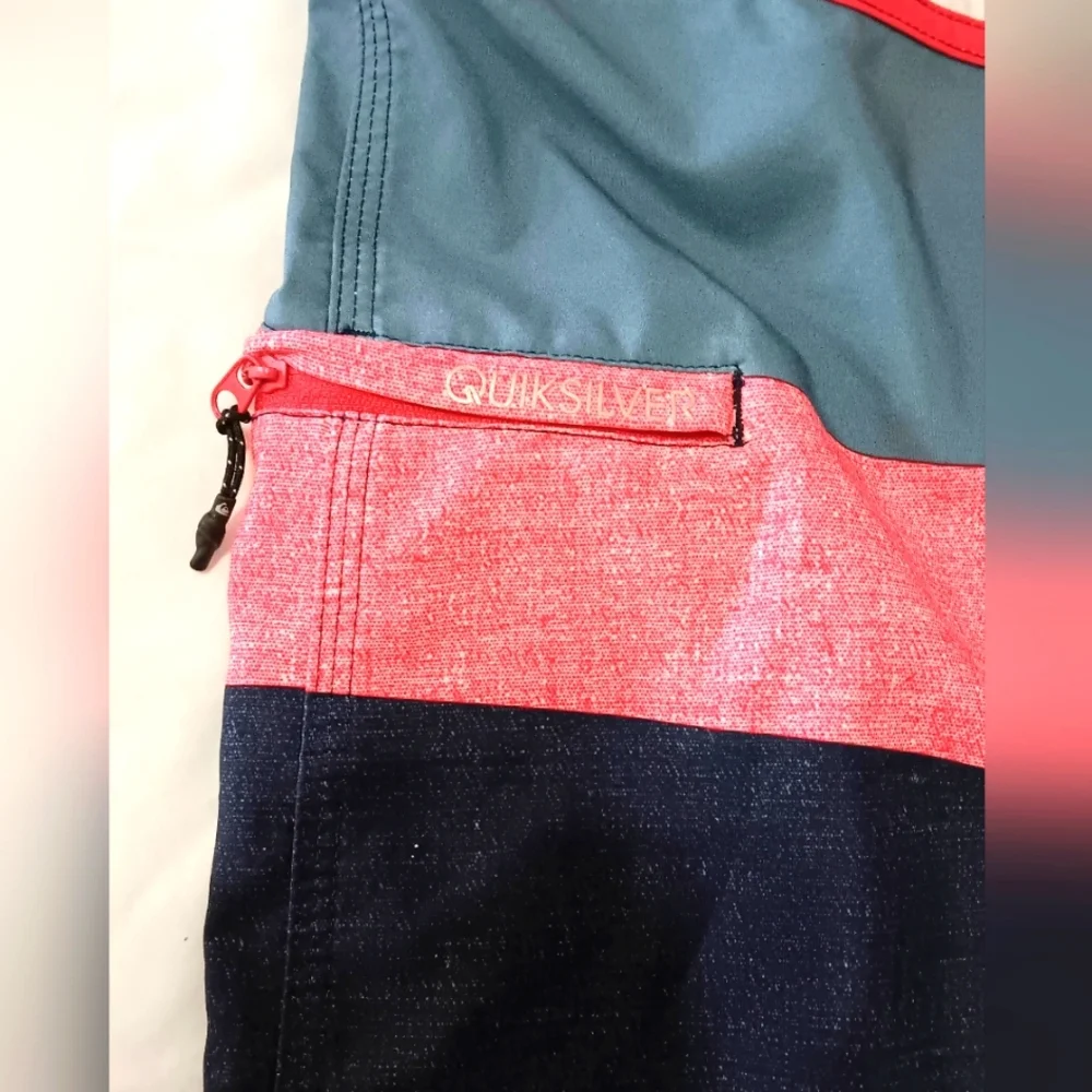 Quicksilver Board Shorts  34 Pocket and Hook & Loop Fly Surf Beach